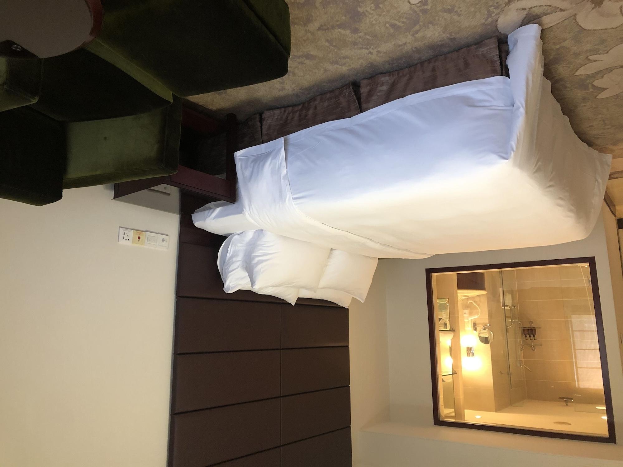 Guangdong Hotel Shanghai - Free Self-Service Laundry Exterior foto