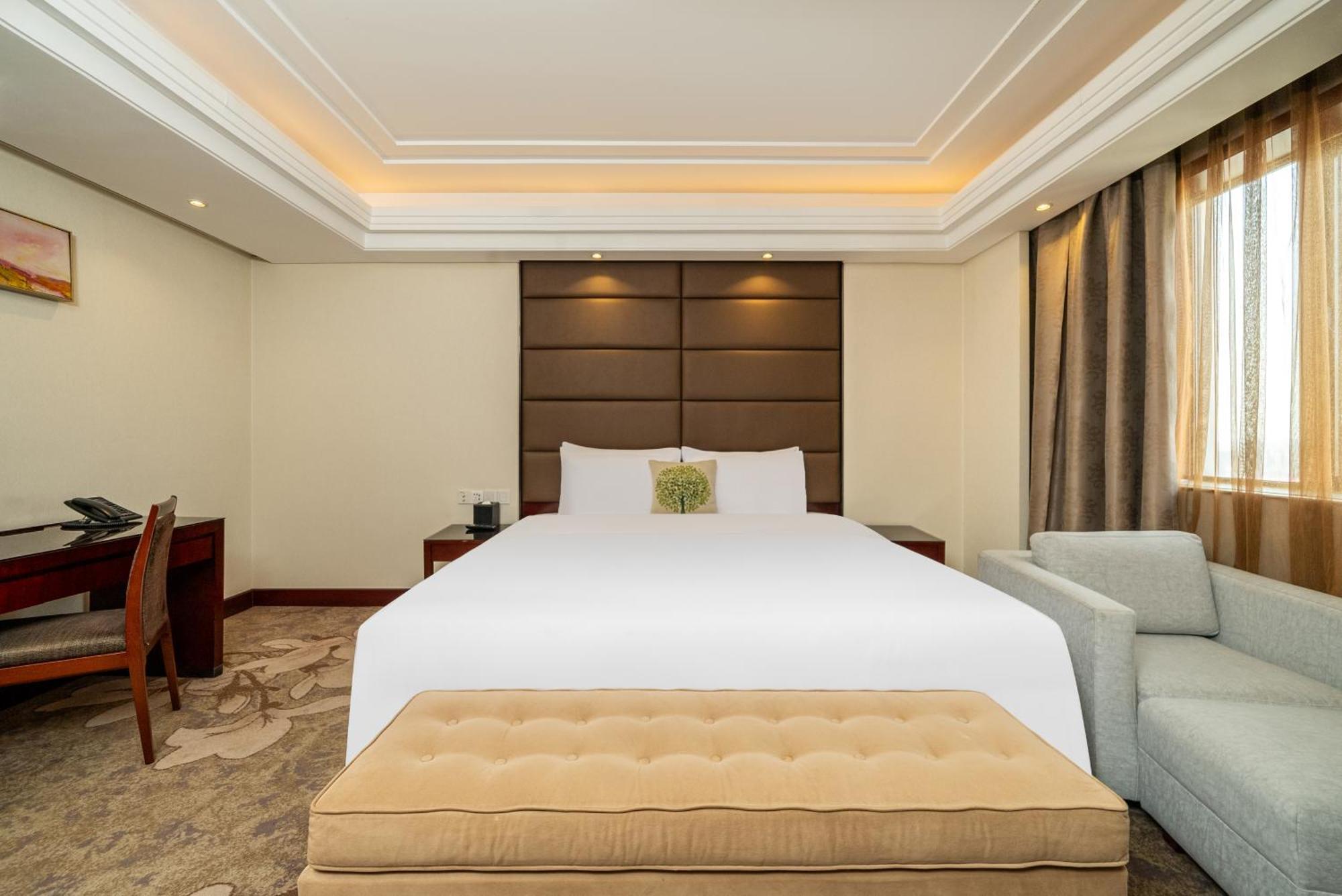 Guangdong Hotel Shanghai - Free Self-Service Laundry Exterior foto