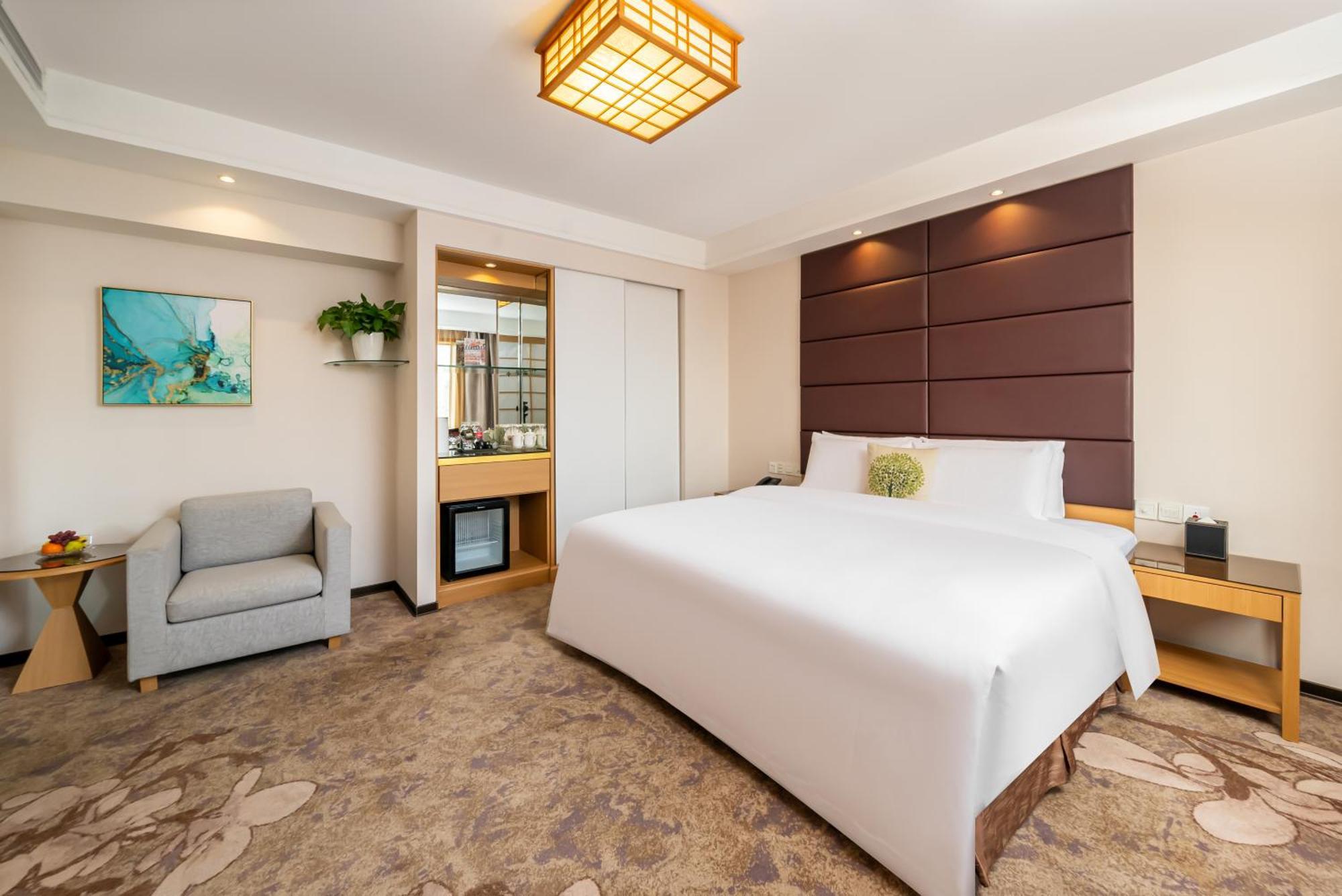 Guangdong Hotel Shanghai - Free Self-Service Laundry Exterior foto