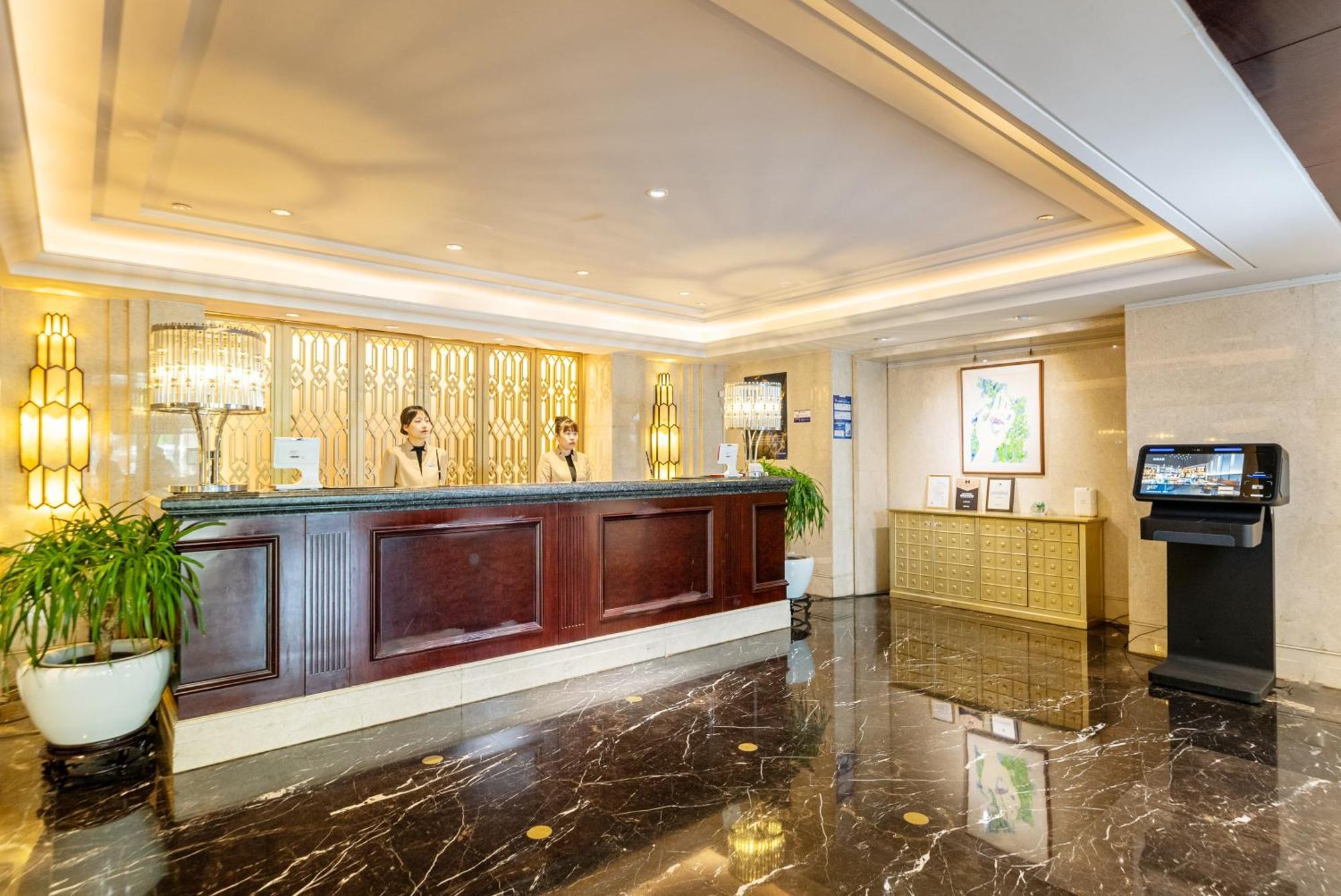Guangdong Hotel Shanghai - Free Self-Service Laundry Exterior foto