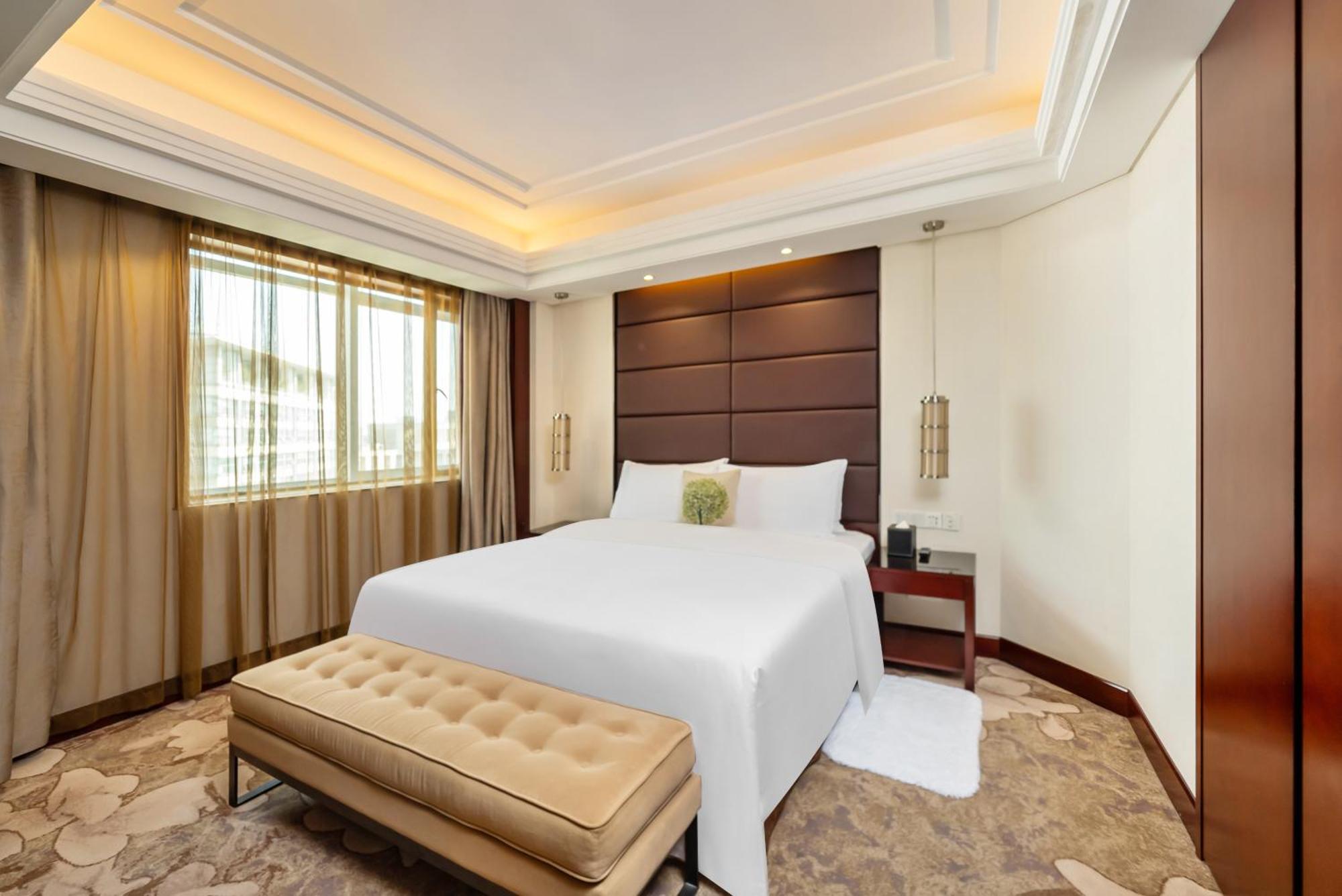Guangdong Hotel Shanghai - Free Self-Service Laundry Exterior foto